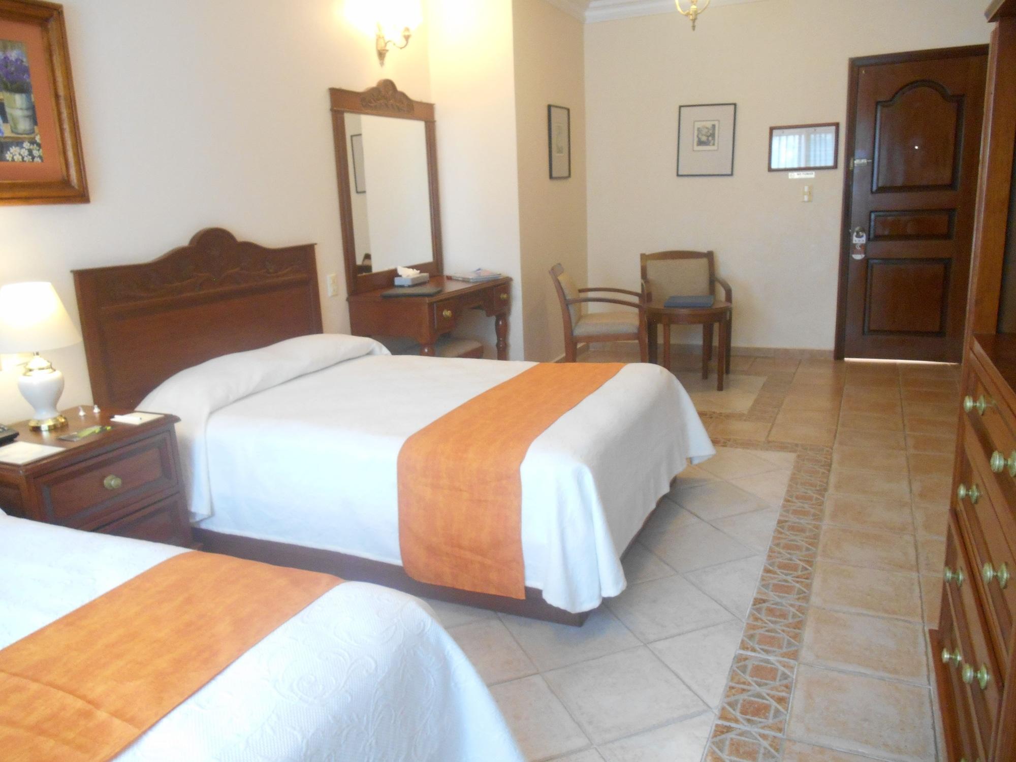 Hotel Vista Hermosa เควนาวากา ภายนอก รูปภาพ