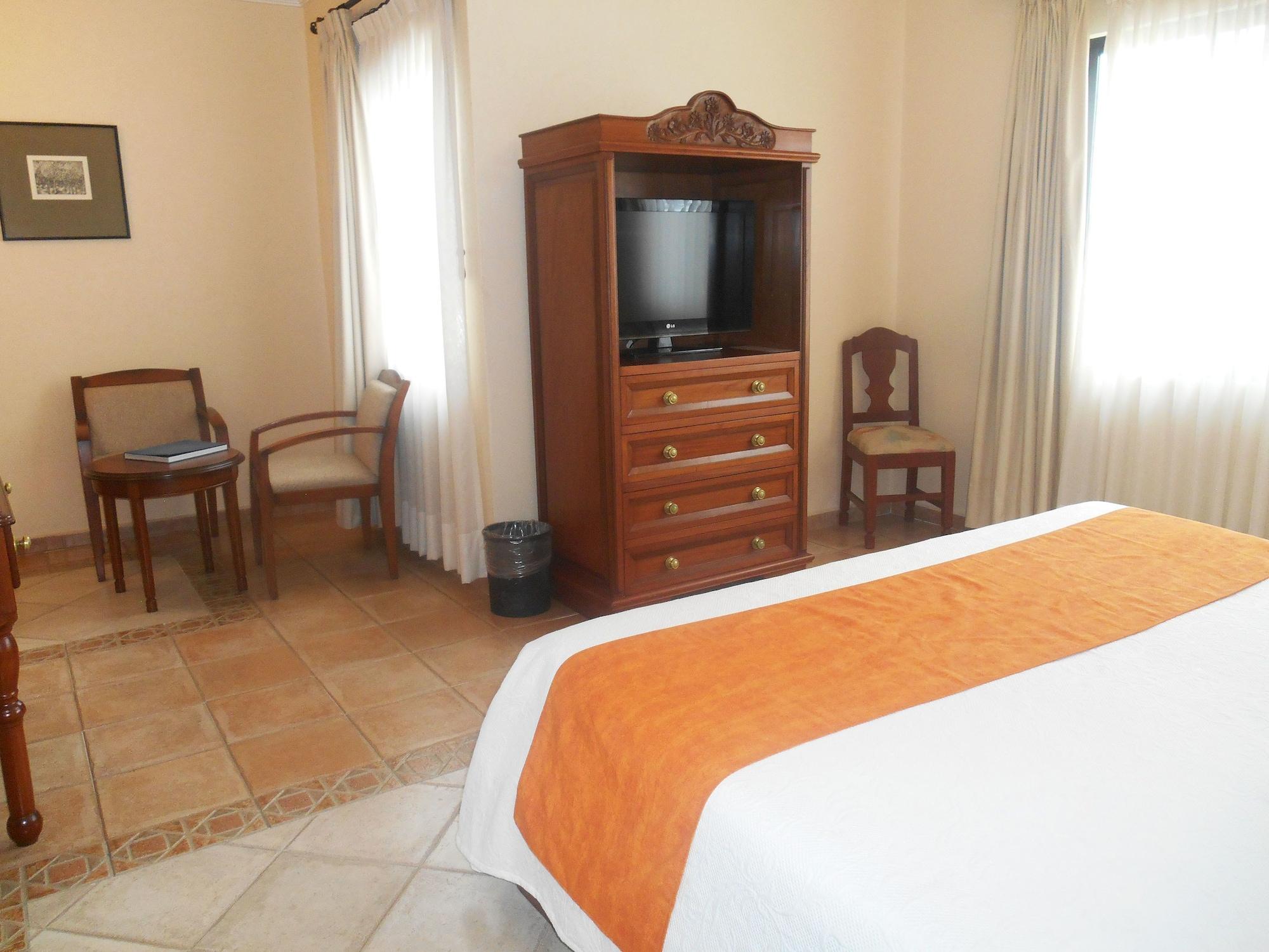 Hotel Vista Hermosa เควนาวากา ภายนอก รูปภาพ