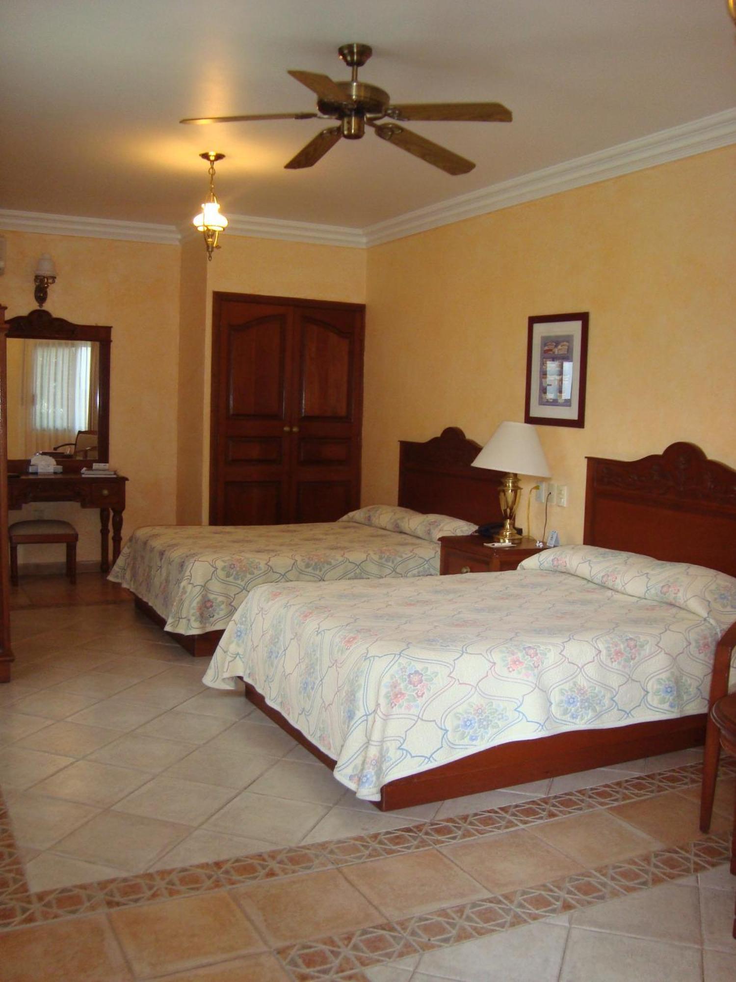 Hotel Vista Hermosa เควนาวากา ภายนอก รูปภาพ