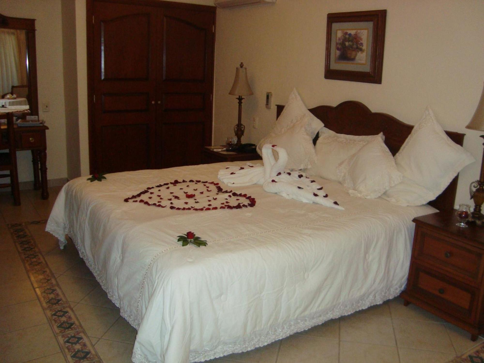 Hotel Vista Hermosa เควนาวากา ภายนอก รูปภาพ